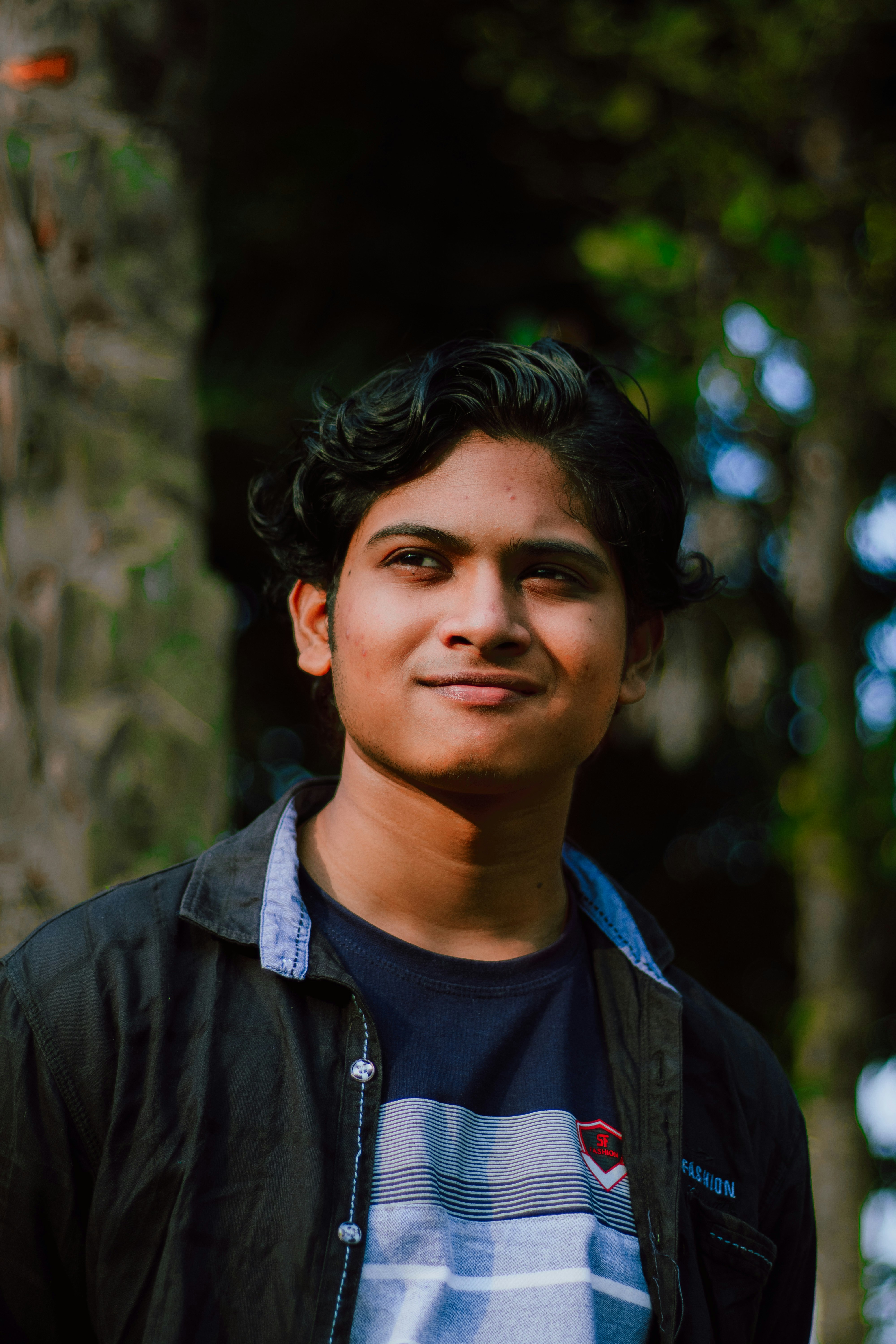 热门推荐海报：国产年代叙事视觉图